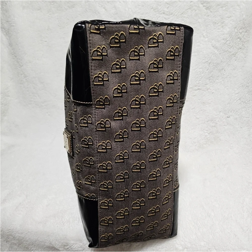 Dooney & Bourke Nikki Shadow Signature Logo Canvas Shoulder bag
